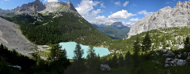 Dolomiti - Panorama del laghetto del Sorapiss