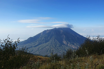 Fototapeta premium Wulkan Merbabu na wyspie Jawa