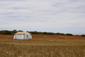 Pequena habitação na costa sudoeste Alentejana