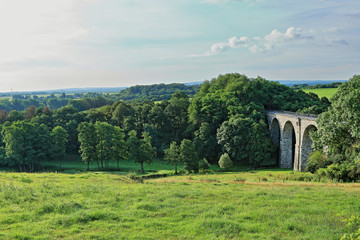 Fototapeta na wymiar Landschaft bei Kornelimünster mit Blick über das Vennbahn Viadukt in die Eifel