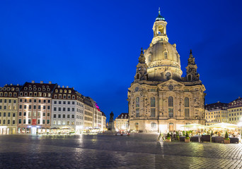 Fototapeta na wymiar Neumarkt and Frauenkirche at night in Dresden, Germany
