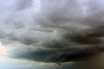 Obraz na płótnie Canvas Sky with heavy rainy clouds on grey day