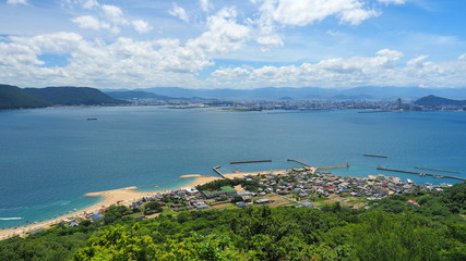 Fototapeta na wymiar 女木島から高松市街地を望む１