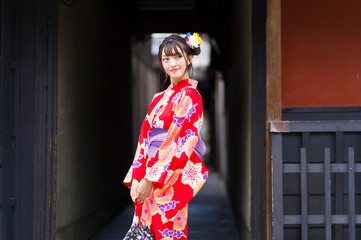 京都　浴衣の女性　祇園