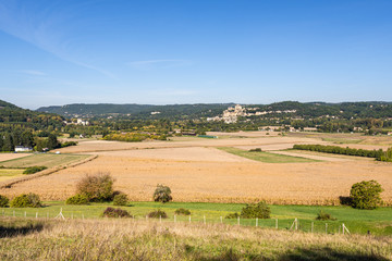 Fototapeta na wymiar The medieval village of Beynac-et-Cazenac rises above the Dordogne countryside