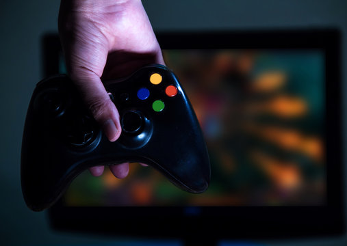 Photograph of a gamer playing difficult video games illustrates the effort of a gamer who is professionalized to reach a high level in the video game industry.