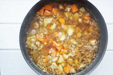 カレーを煮込む