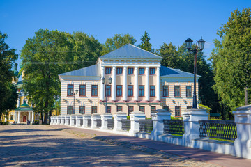 Obraz premium View of the old building of the City Council on a sunny August day. Uglich, Golden Ring of Russia