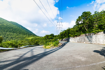 山形笹谷峠古い国道と送電塔朝日幹線