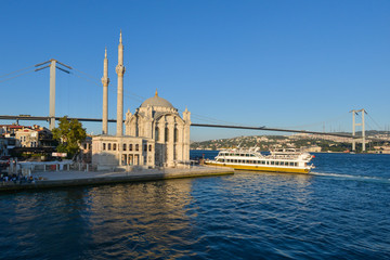 Fototapeta na wymiar big mecidiye mosque in istanbul