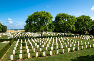 Fototapeta na wymiar Soldatenfriedhof in Reviers