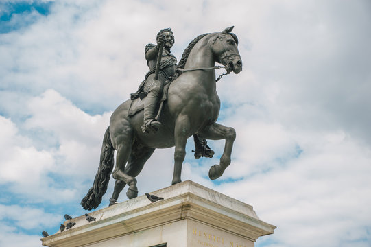 Statue of king Henri IV, Paris