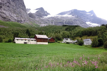 Fattoria sulle montagne norvegesi