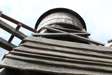 Wasserturm von unten in den Himmel Fotografiert