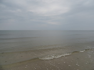 Sankt Peter-Ording - Pfahlbauten, Salzwiesen, Strandkörbe und Strand an der Nordseeküste am Nationalpark Wattenmeer