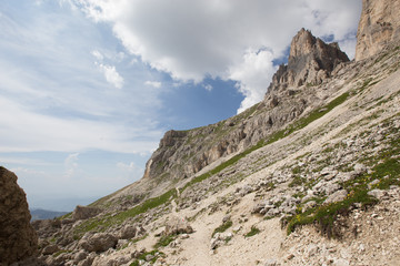 Fototapeta na wymiar view of Gruppo del Catinaccio Rosengarten Group Dolomites, Italy, Hirzelweg