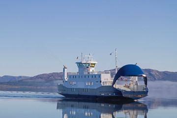 Fähre am Foldfjorden