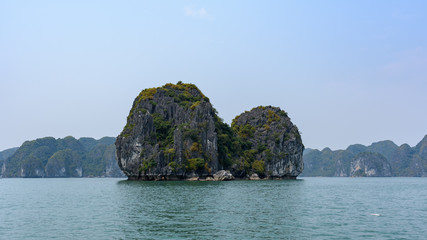 Vue rapproch&eacute;es de la Baie d'Ha Long et de la baie de Lan Ha