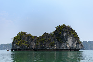 Obraz premium Vue rapprochées de la Baie d'Ha Long et de la baie de Lan Ha