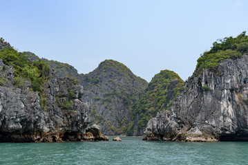 Fototapeta premium Vue rapprochées de la Baie d'Ha Long et de la baie de Lan Ha