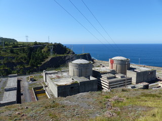 Fototapeta na wymiar central nuclear abandonada