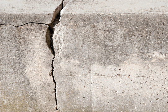 Mur&nbsp;en b&eacute;ton fissur&eacute;, texture et arri&egrave;re-plan