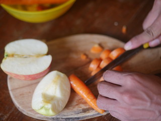 Preparing juice apple carrot
