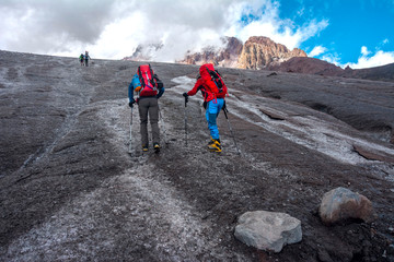 Fototapeta premium wandern in den kaukasus bergen