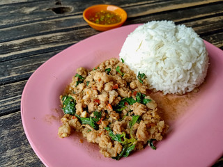 Rice topped with stir-fried pork and basil . Recommended food dishes in Thailand