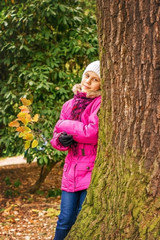 Child girl in the autumn Park.