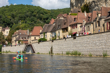 Naklejka premium Canoeing on Dordogne river in La Roque-Gageac, Aquitaine, France