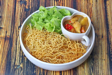 Ready served of  crisy  noodle with Japanese yellow curry