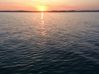 Obraz premium sunrise over the sea