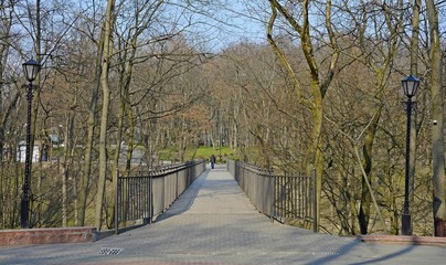 The bridge over the Gomeyuk river in Gomel park. April