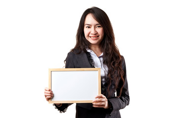 Naklejka premium Business woman holding a blank white board