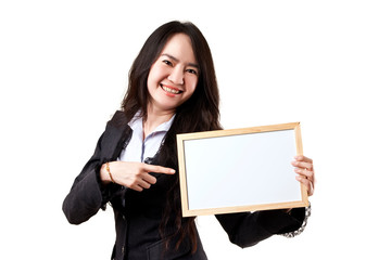 Naklejka premium Business woman holding a blank white board