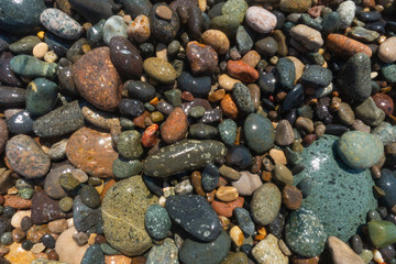 spiaggia pietre colorate mare estate
