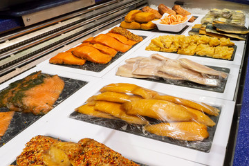 Fisch verkaufsfördernd präsentiert in der Auslage