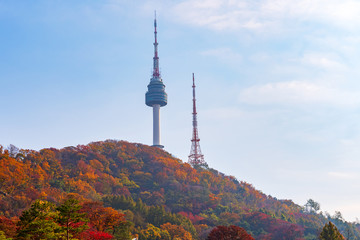 Obraz premium Autumn of Namsan Tower in Seoul,South Korea.