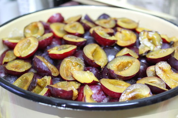 halves of plums pitted with sugar