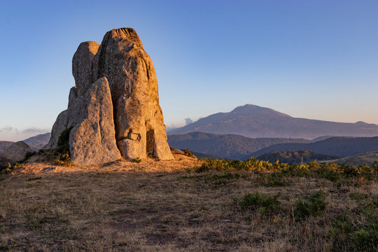 I megaliti dell'Argimusco in Sicilia