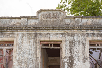 Naklejka premium The old abandoned house 03