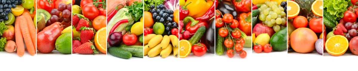 Crédence de cuisine en verre imprimé Légumes frais Fruits, légumes et baies utiles isolés sur fond blanc.