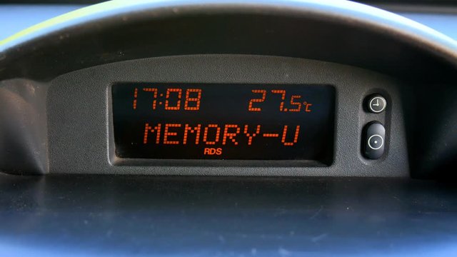 Car electronic trip, temperature, clock and casseta, changing the display.