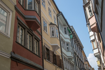 Fototapeta na wymiar Via dei Portici, the shopping street of bolzano