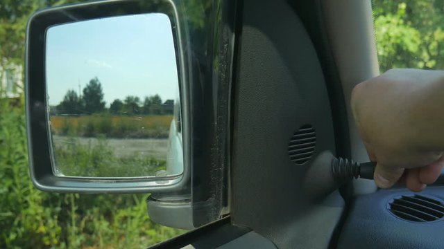 Manual adjustment of the side mirrors of the car. Adjusting car mirrors before a ride