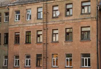 Fototapeta na wymiar old apartment building with high windows
