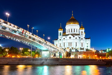 Fototapeta na wymiar Cathedral of Christ the Savior (Khram Khrista Spasitelya) and Patriarshy bridge at night, Moscow, Russia