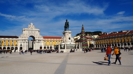 Fototapeta na wymiar a beautiful square in lisbon