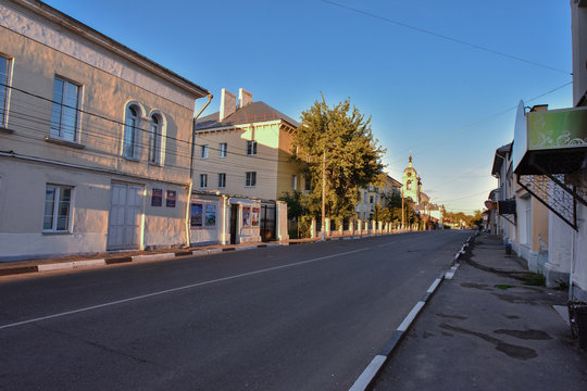 Lane in the city of Kolomna, street at sunset © Олег Спиридонов
